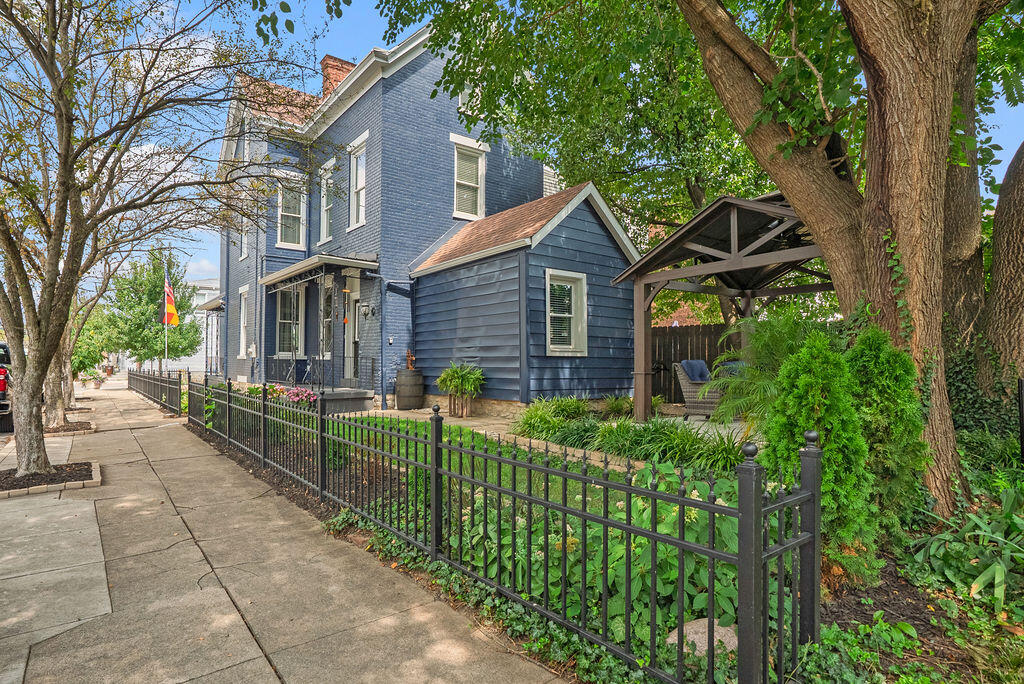300 Poplar Street