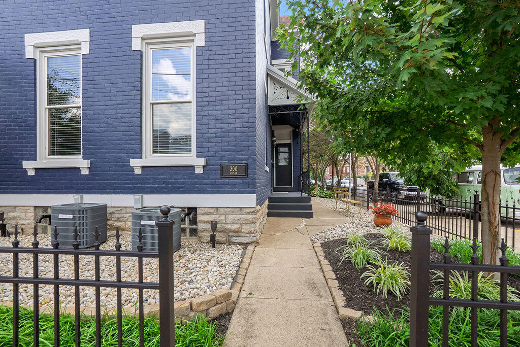 300 Poplar Street