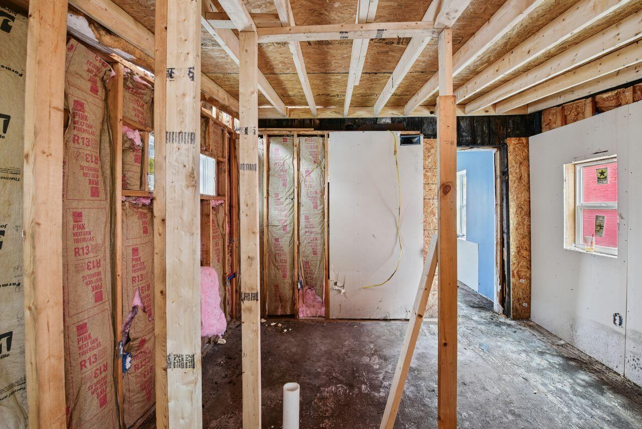 1136 Columbia Street