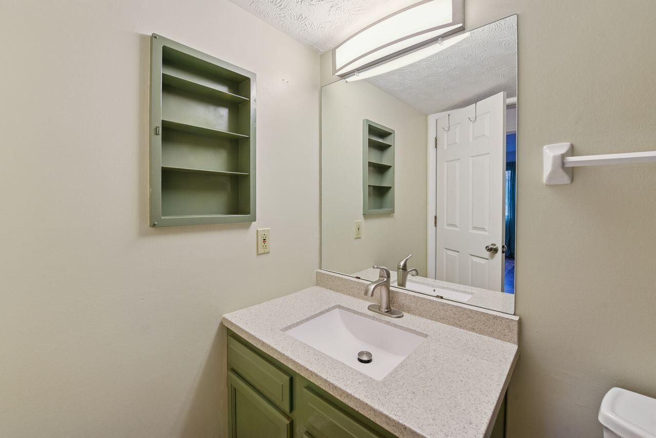 3 Highland Meadows Drive, 8