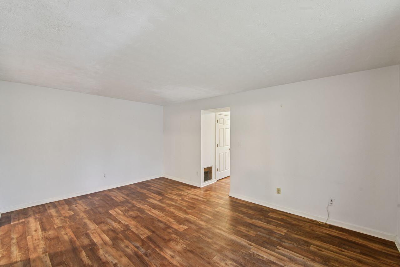 3 Highland Meadows Drive, 8