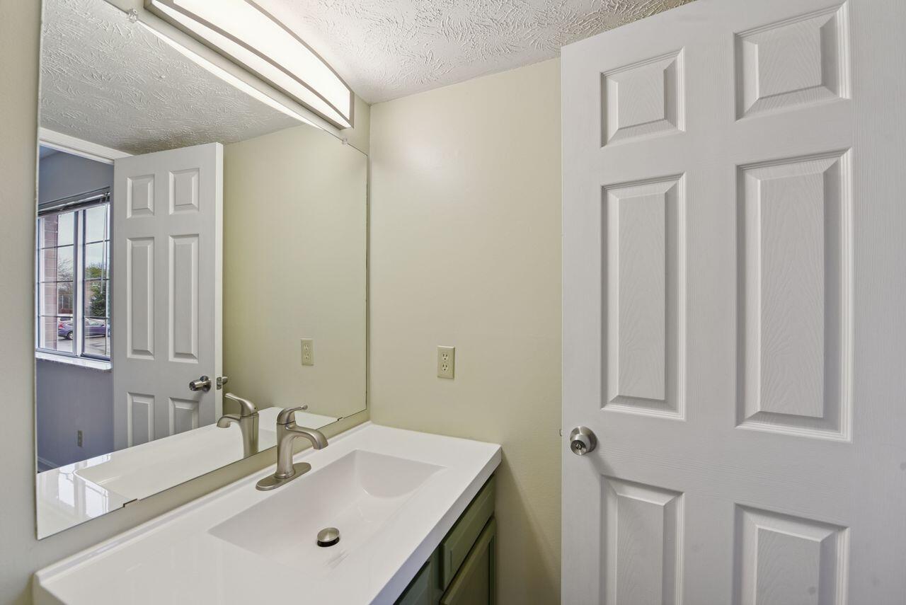 3 Highland Meadows Drive, 8