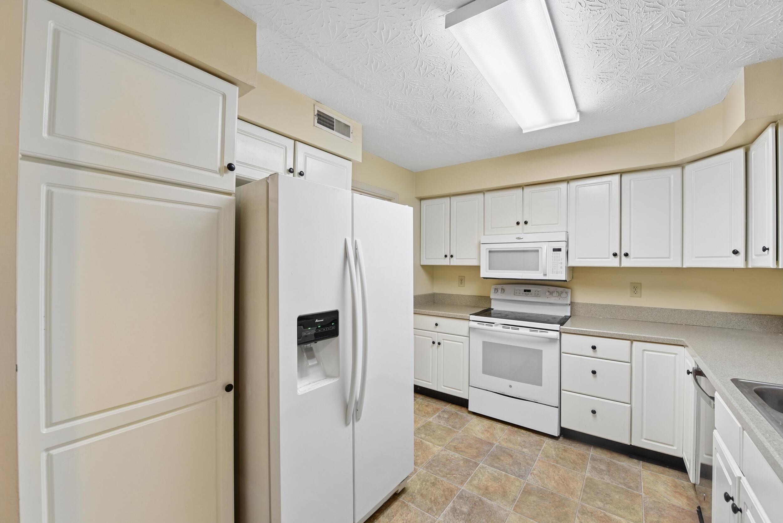 2097 Clareglen Drive, 102