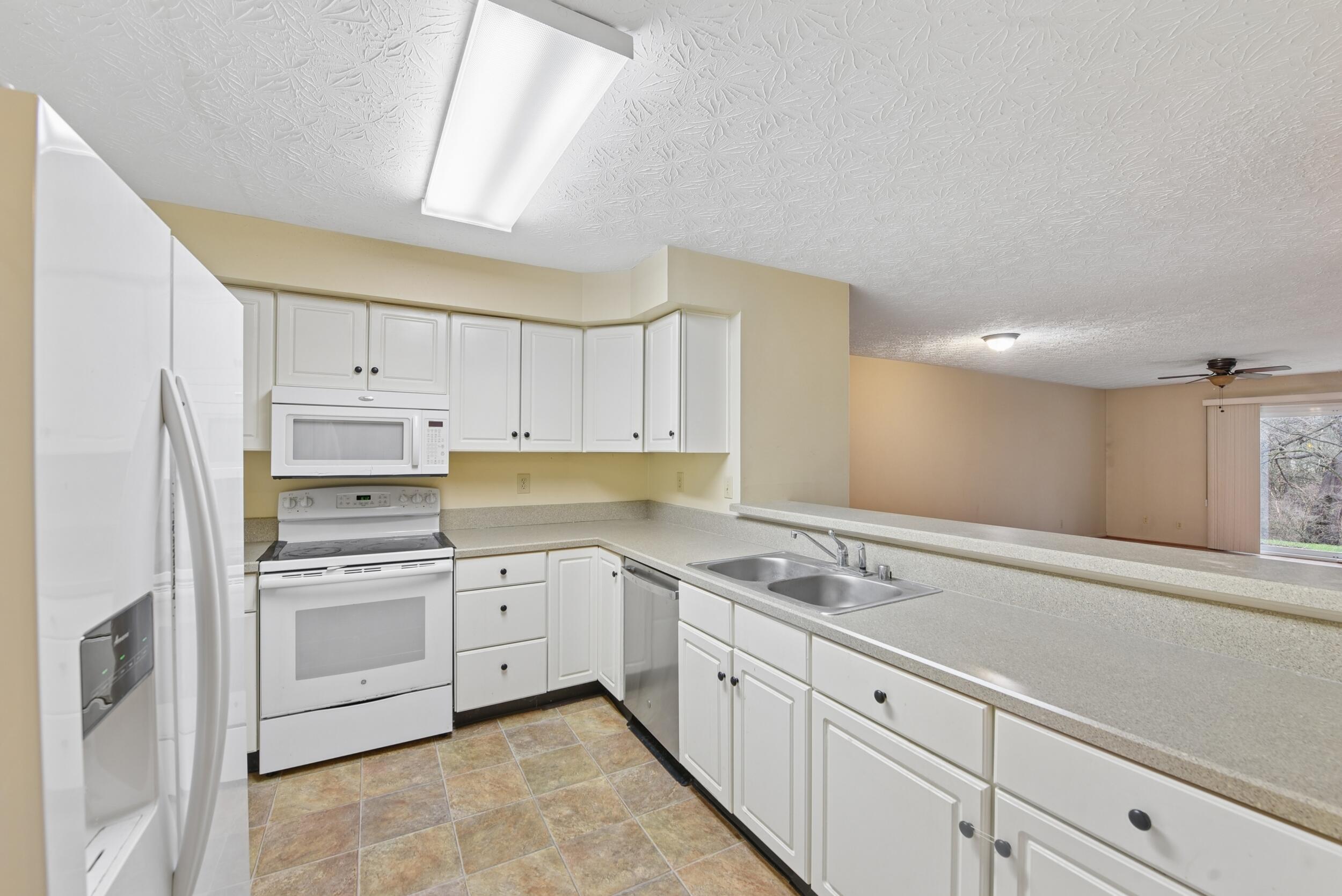 2097 Clareglen Drive, 102