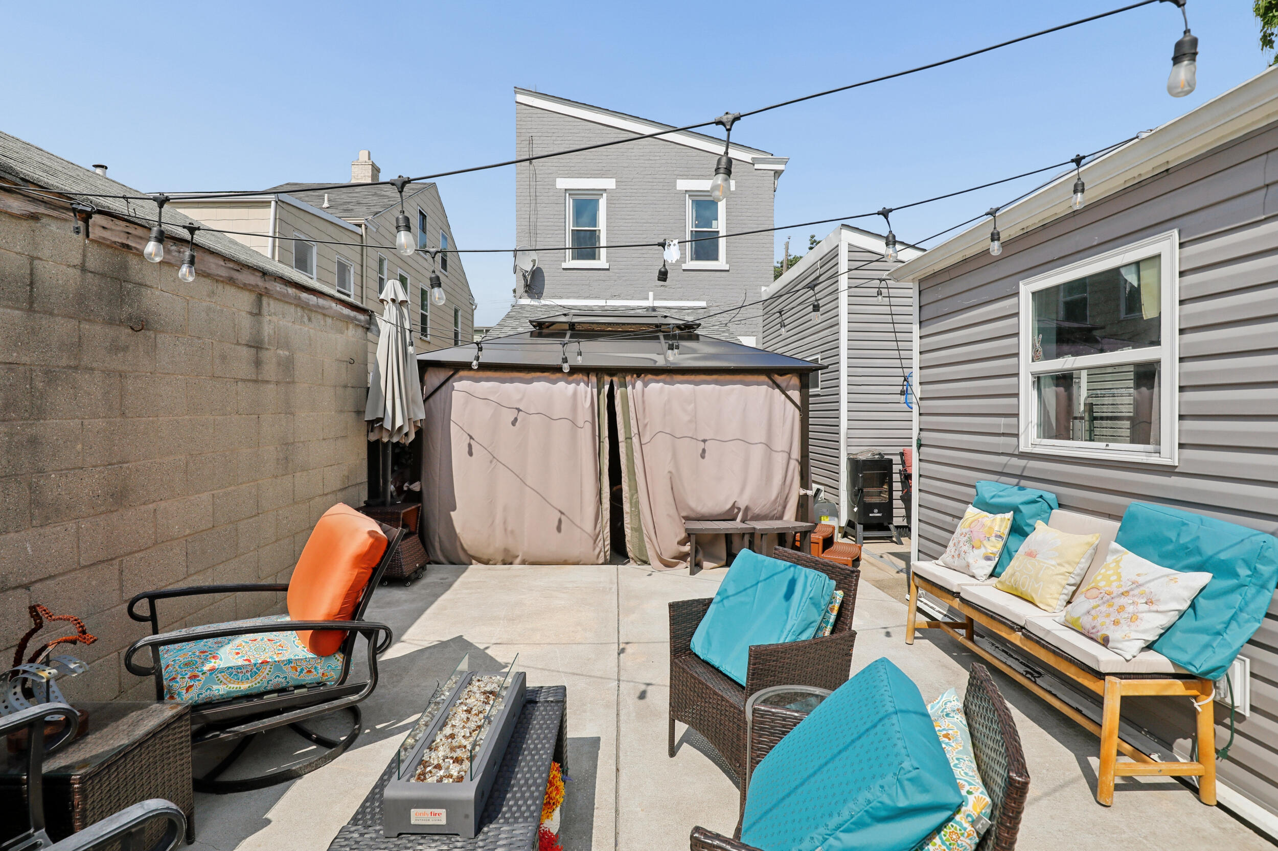 936 Putnam Street