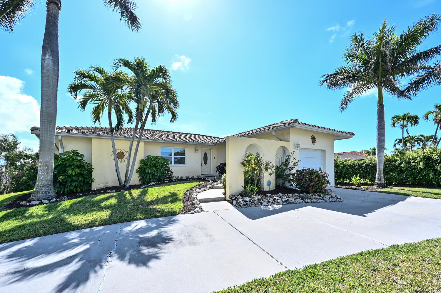 101 BEACHCOMBER STREET