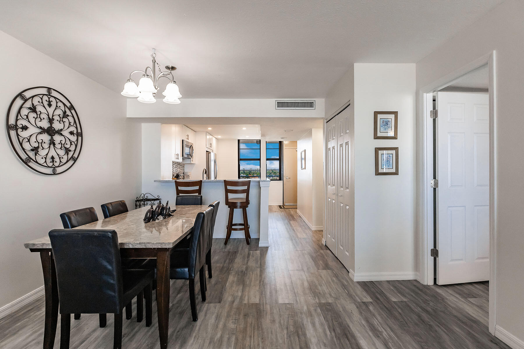 380 SEAVIEW, 604