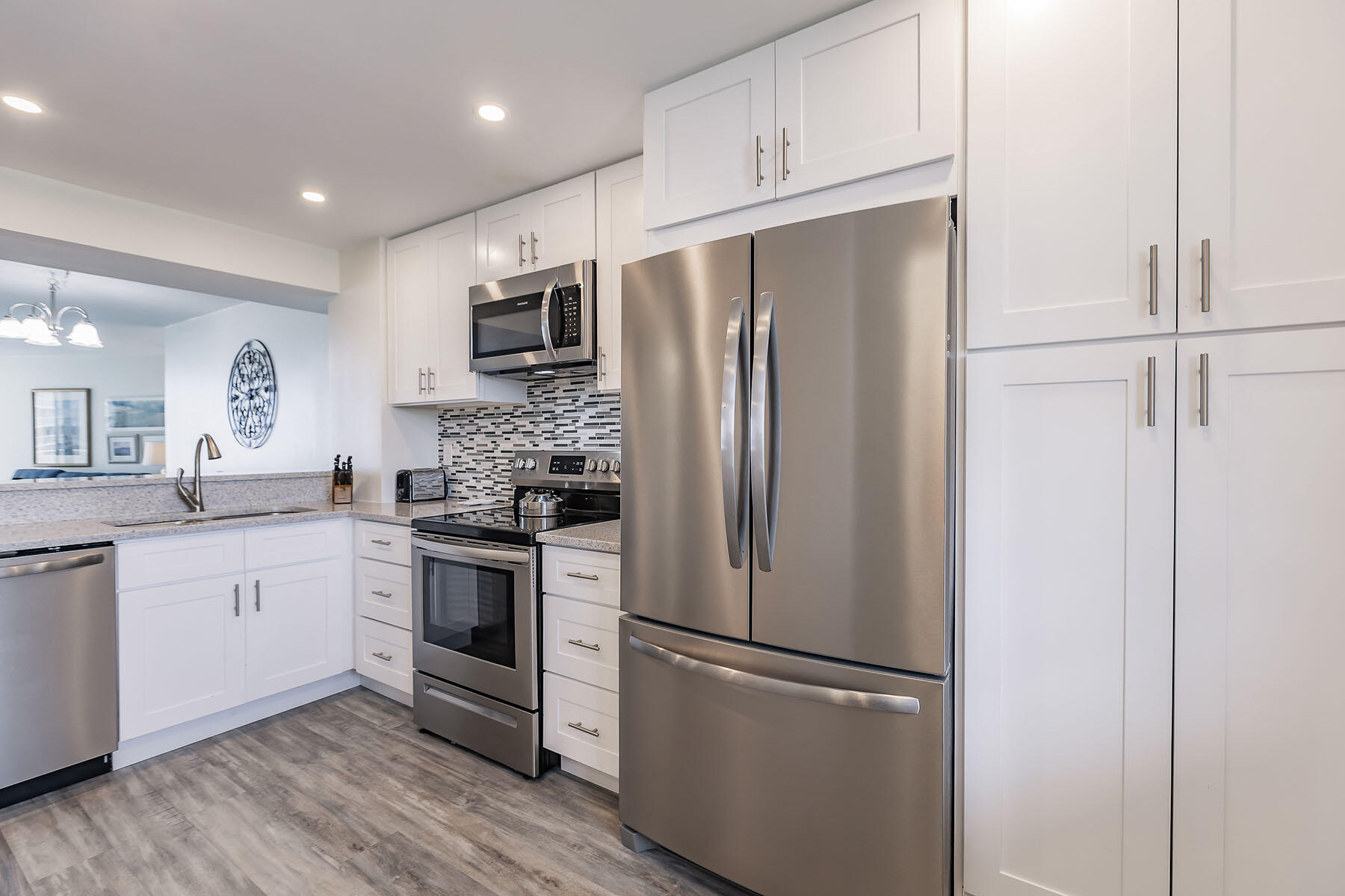 380 SEAVIEW, 604