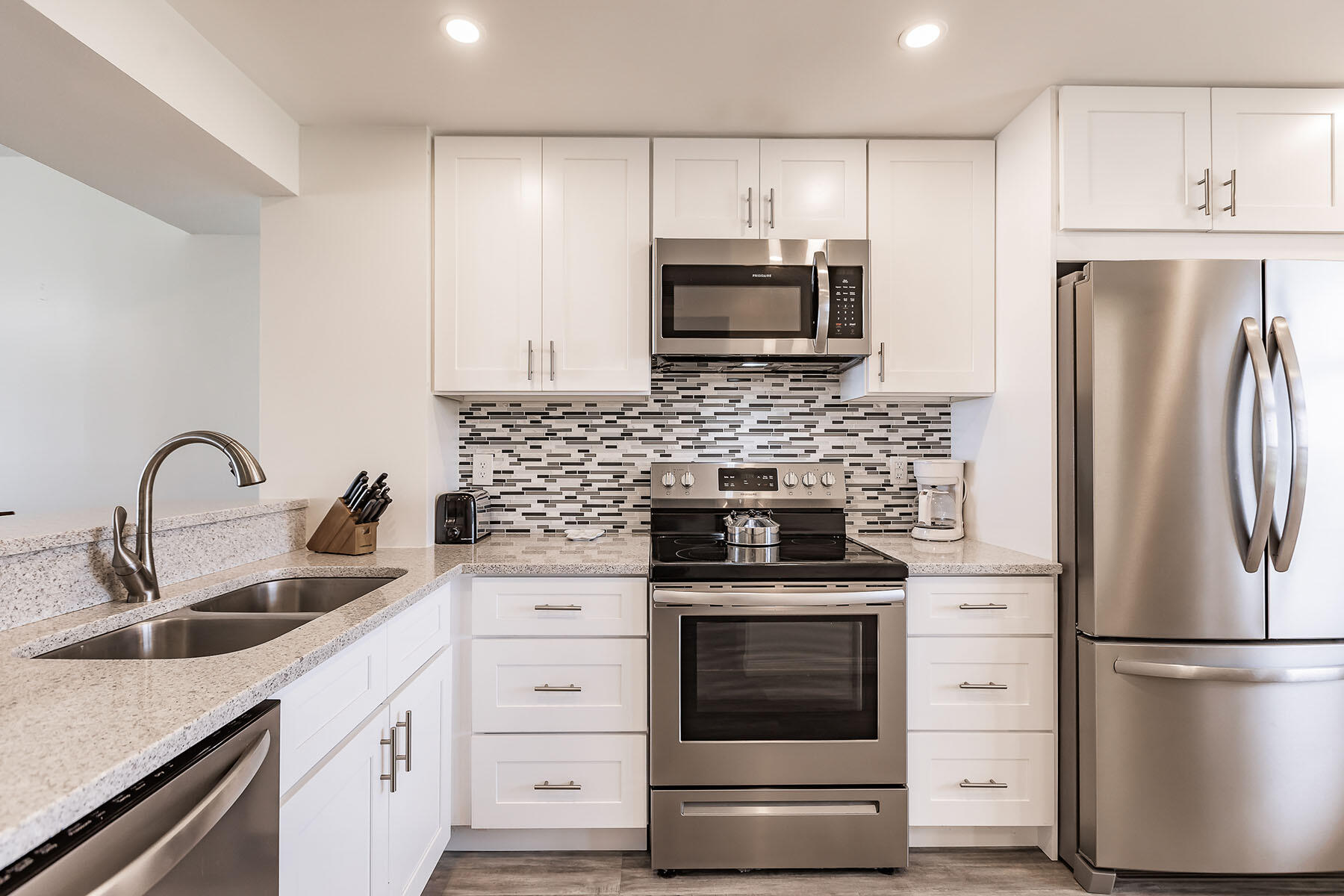 380 SEAVIEW, 604