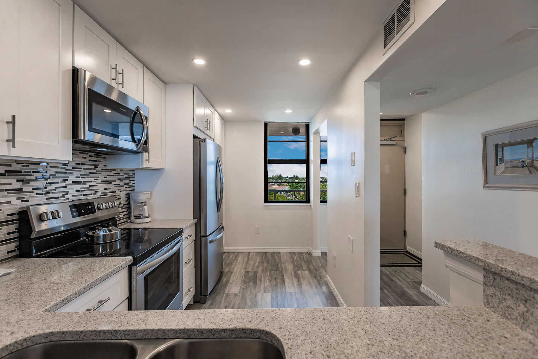 380 SEAVIEW, 604