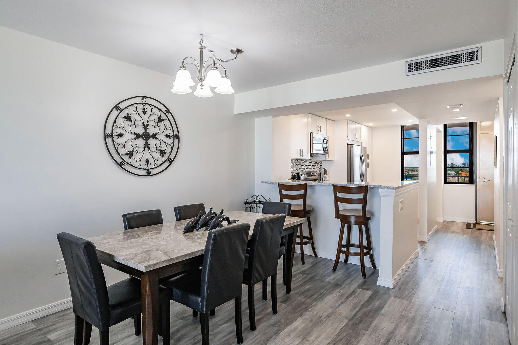 380 SEAVIEW, 604