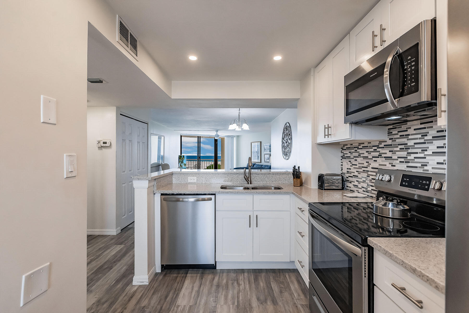 380 SEAVIEW, 604