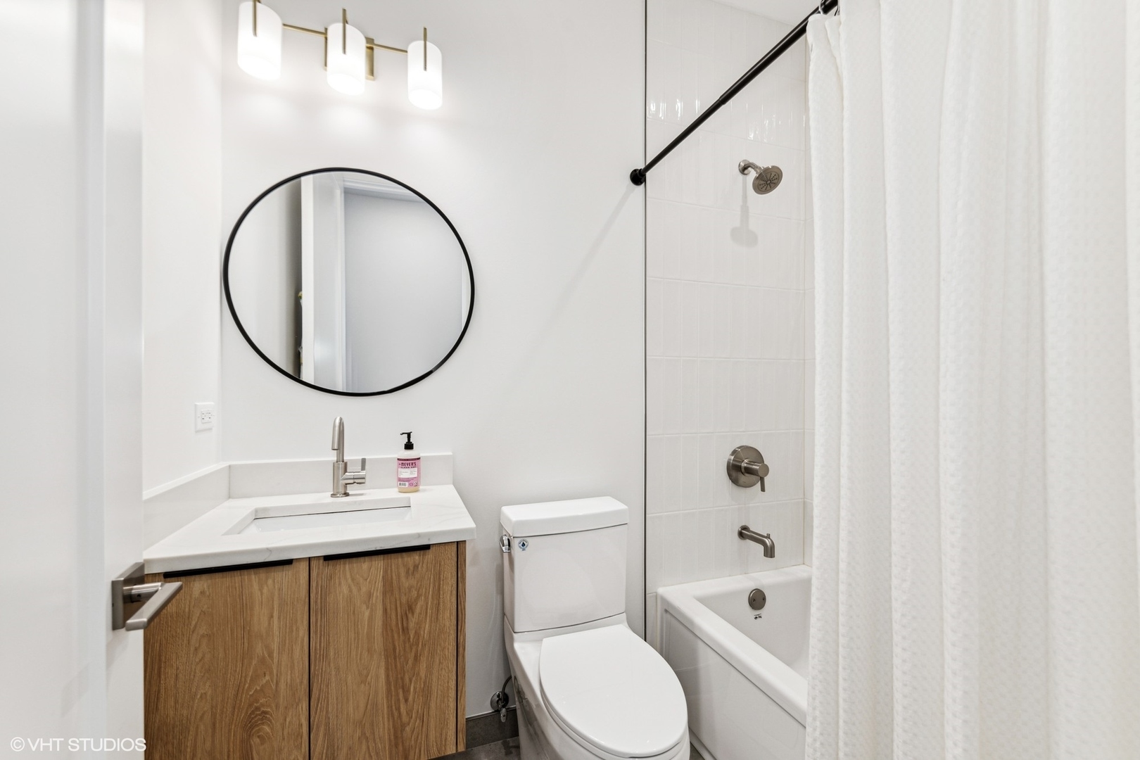 2140 W Evergreen Avenue Unit: 1R