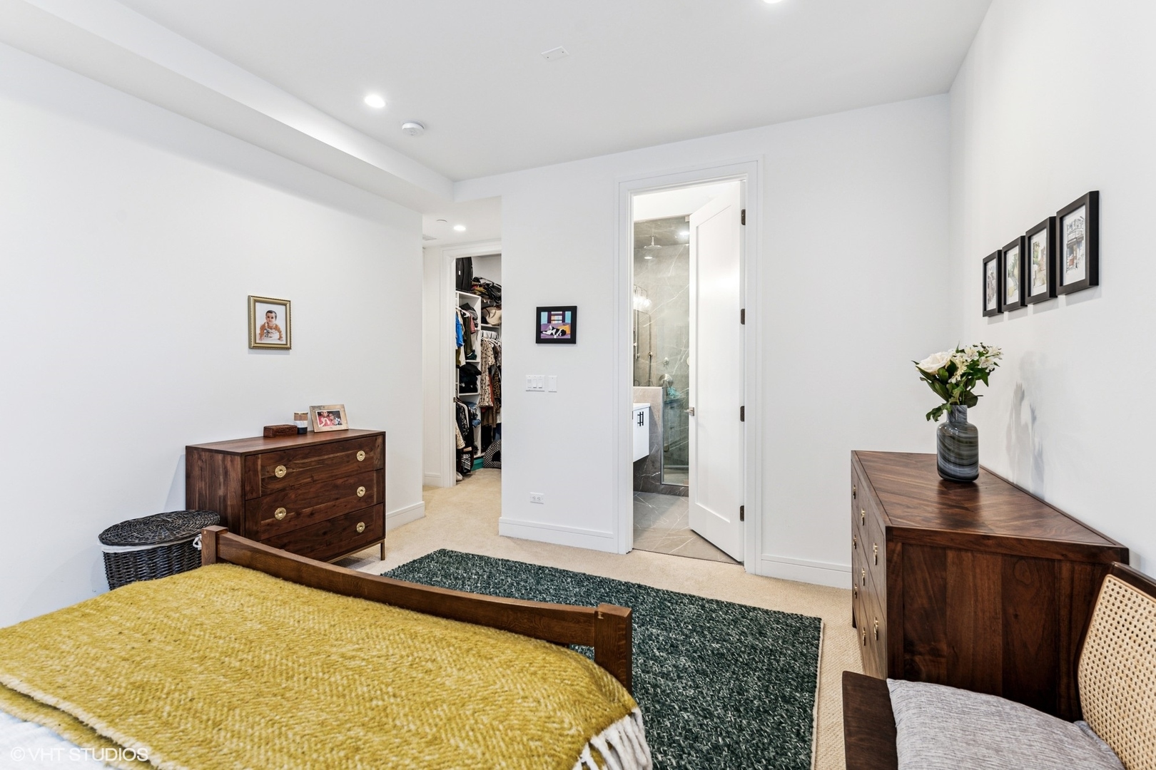 2140 W Evergreen Avenue Unit: 1R