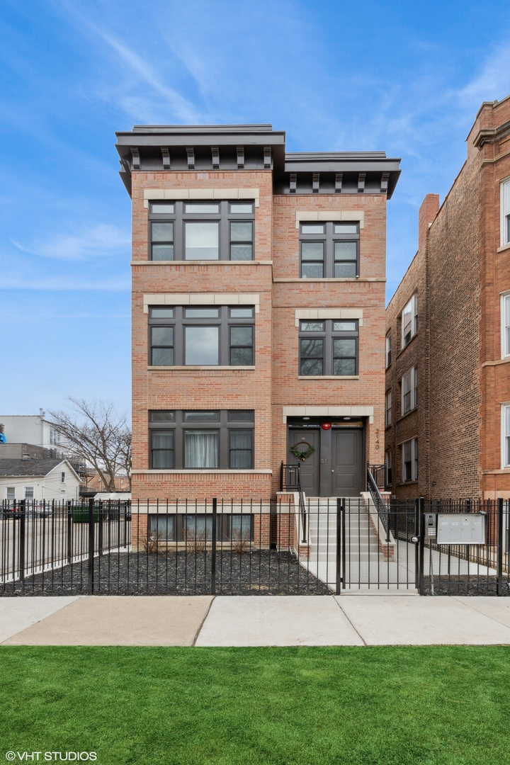 2140 W Evergreen Avenue Unit: 1R