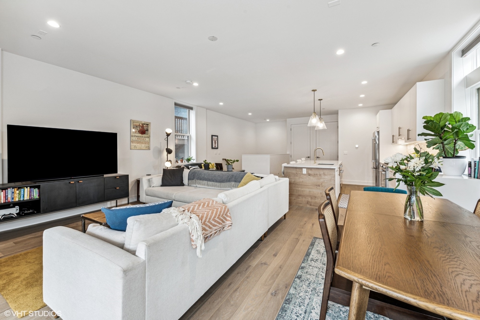 2140 W Evergreen Avenue Unit: 1R