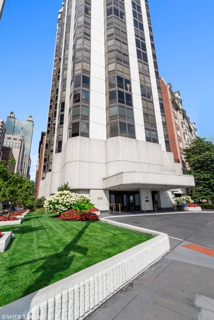 990 N LAKE SHORE Drive Unit: 22E