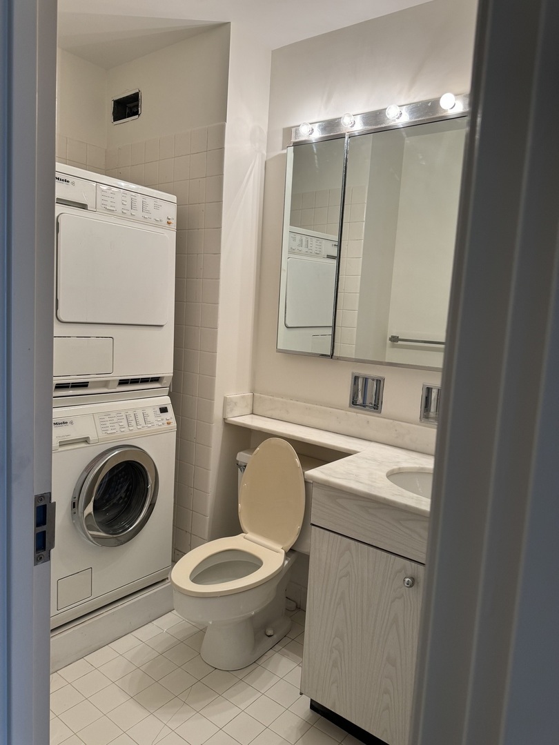990 N LAKE SHORE Drive Unit: 22E