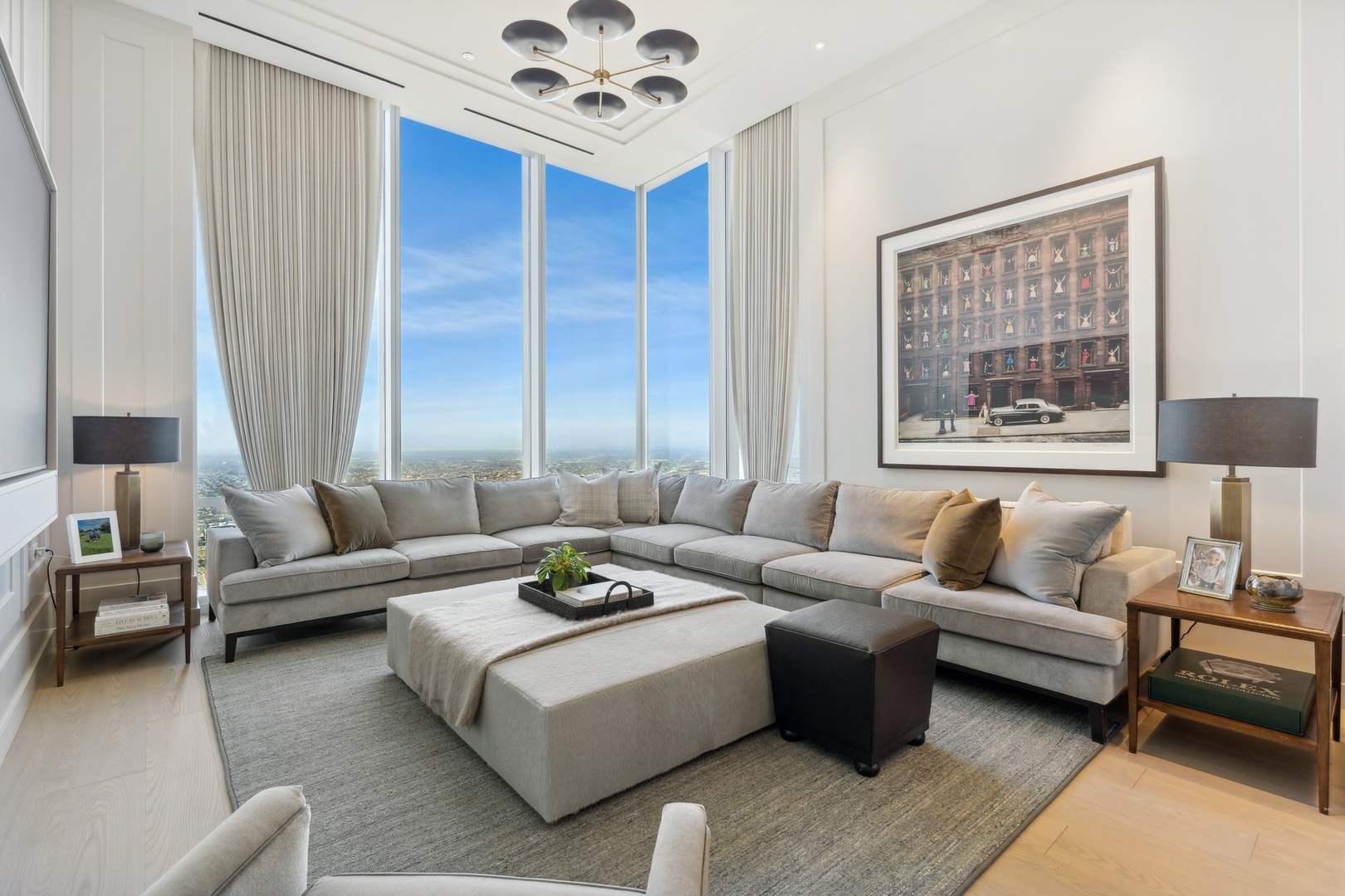 14 W Superior Street Unit: 6900