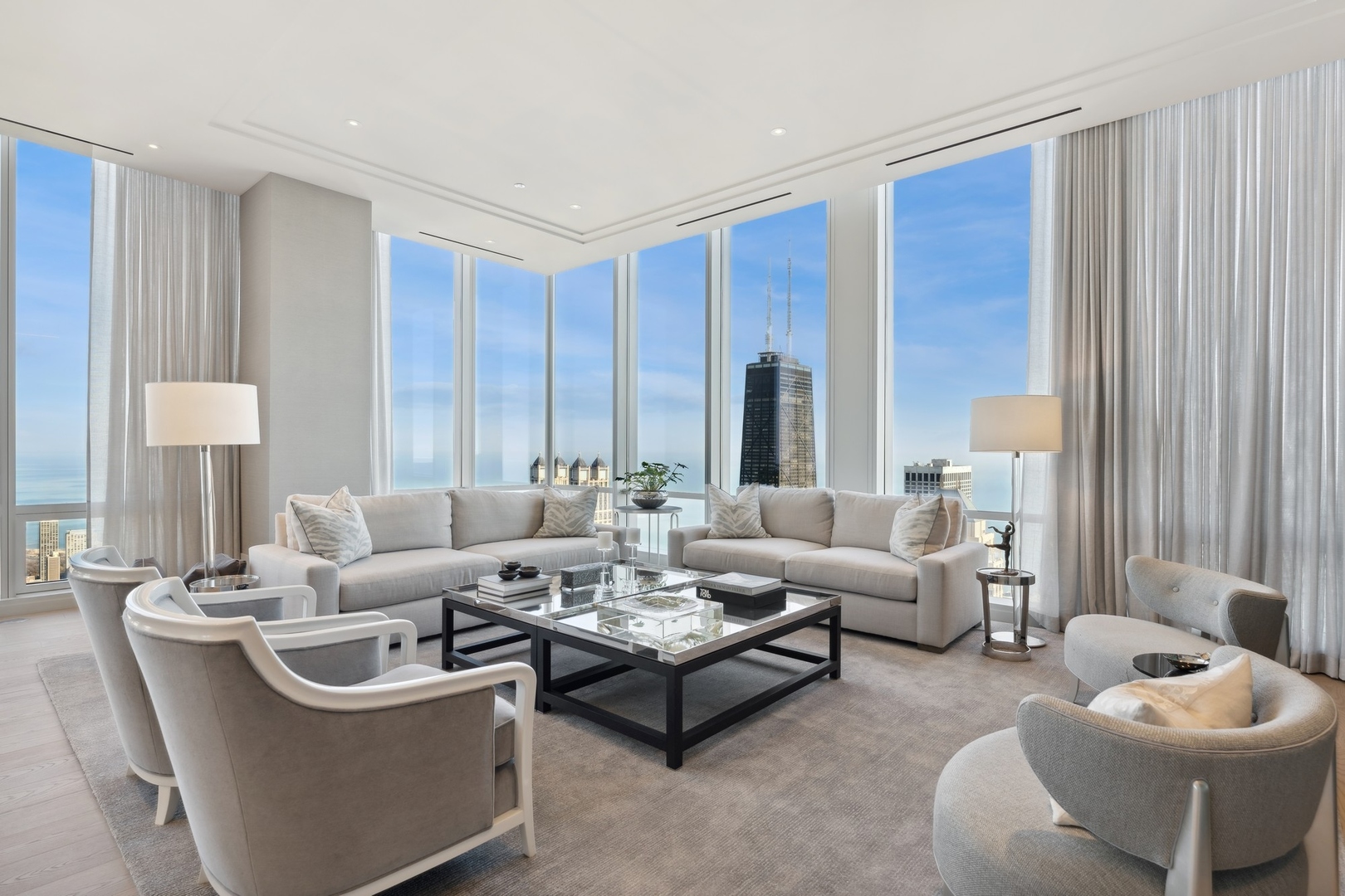 14 W Superior Street Unit: 6900