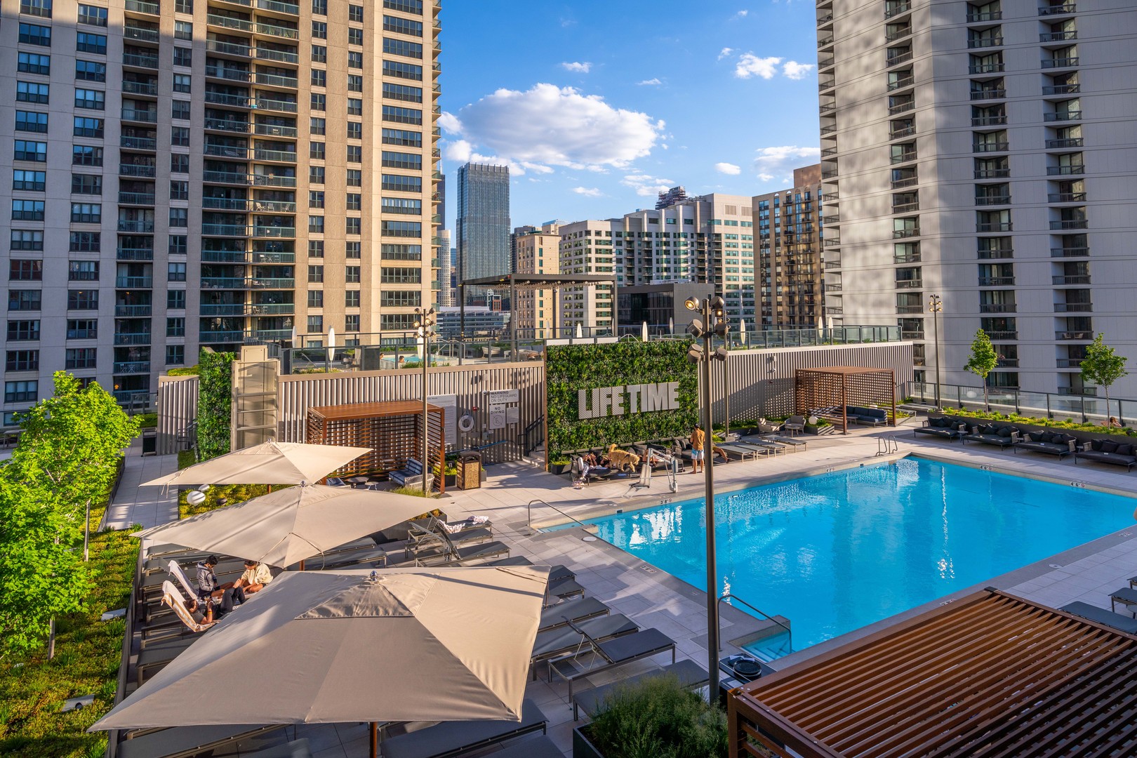 14 W Superior Street Unit: 6900