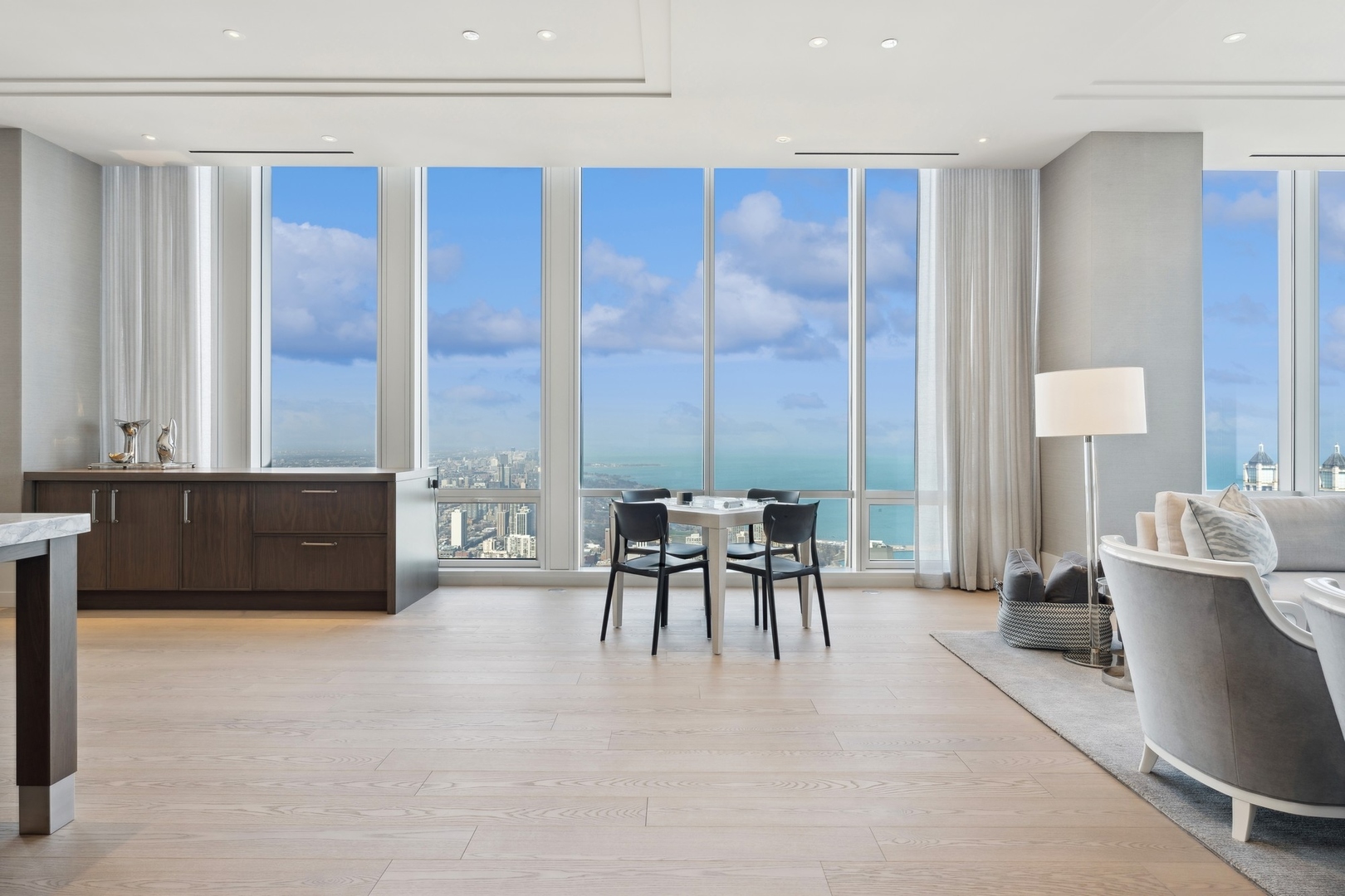 14 W Superior Street Unit: 6900