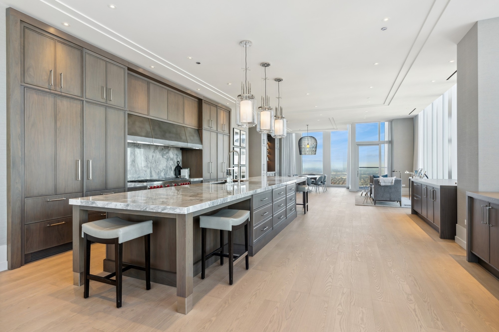 14 W Superior Street Unit: 6900