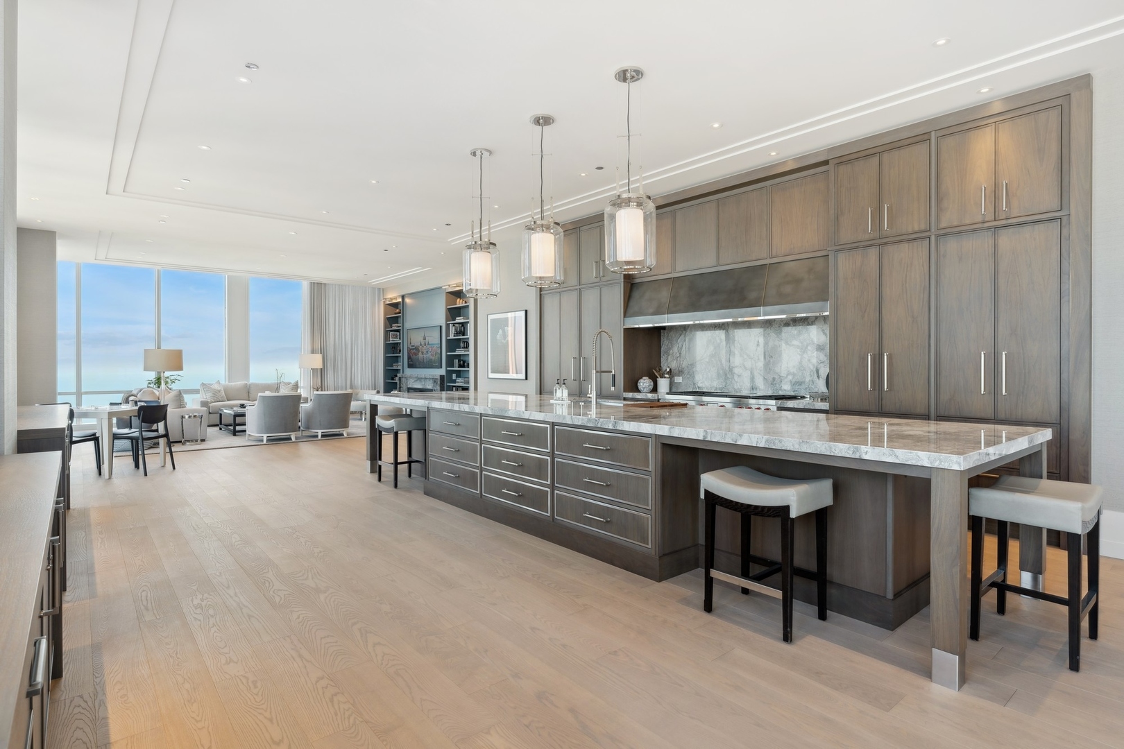 14 W Superior Street Unit: 6900