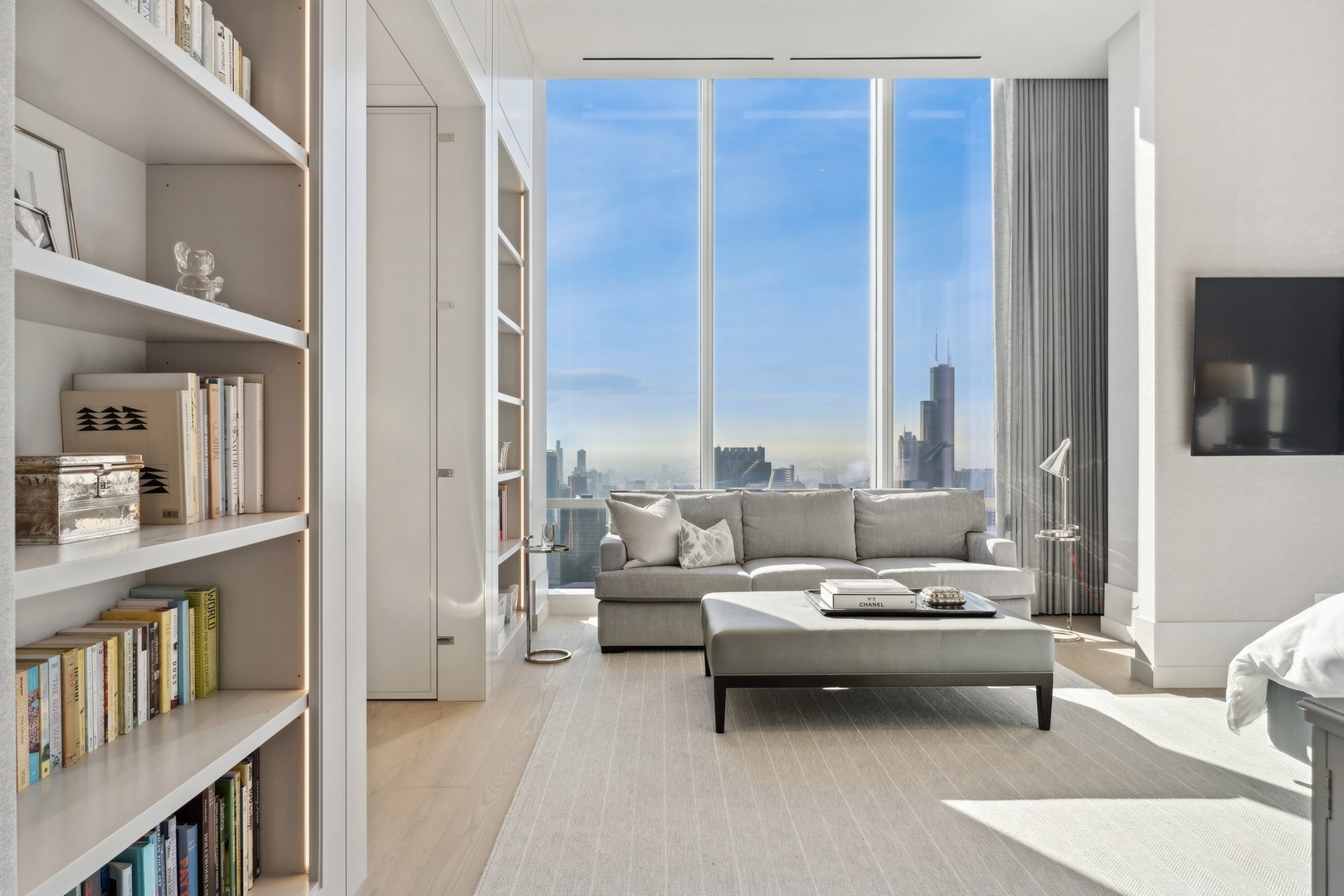 14 W Superior Street Unit: 6900