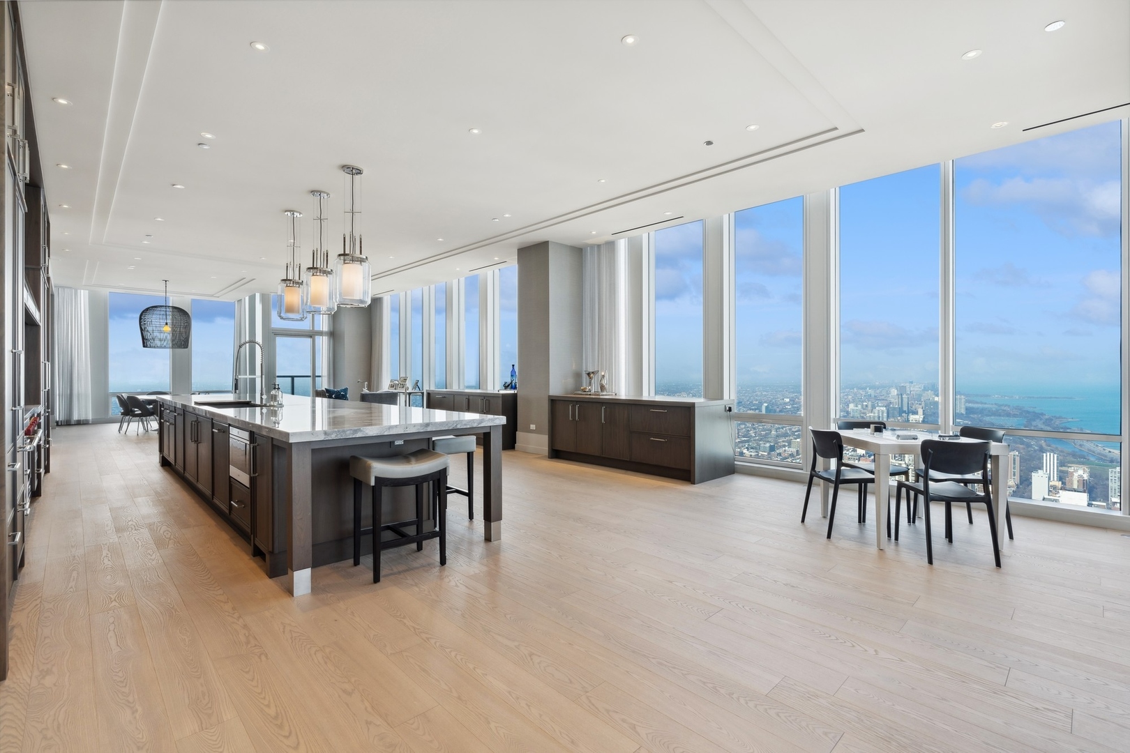 14 W Superior Street Unit: 6900
