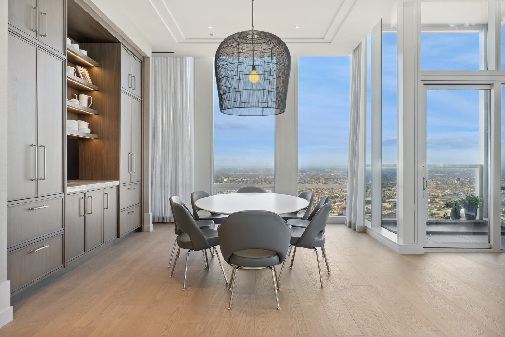 14 W Superior Street Unit: 6900