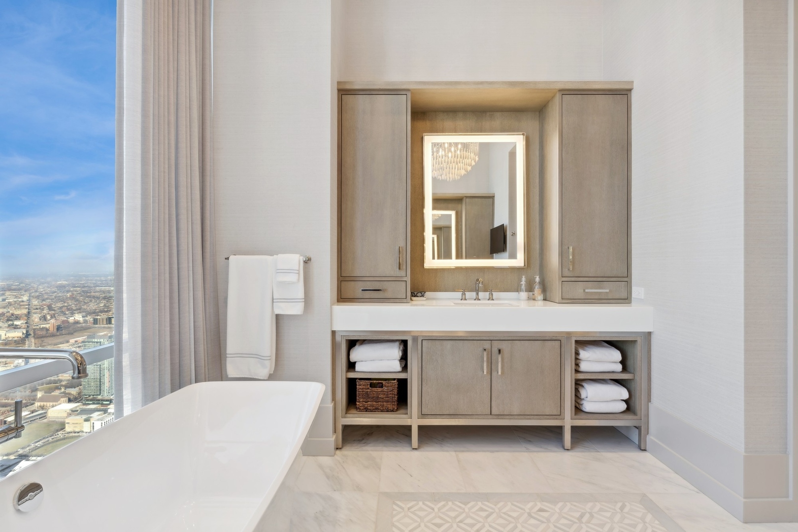 14 W Superior Street Unit: 6900