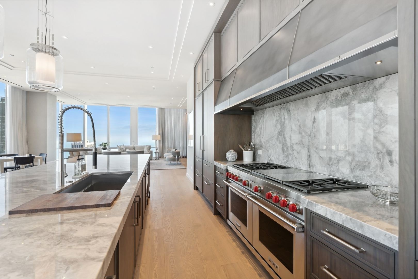 14 W Superior Street Unit: 6900