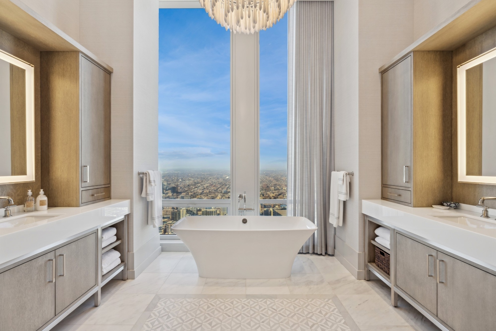 14 W Superior Street Unit: 6900