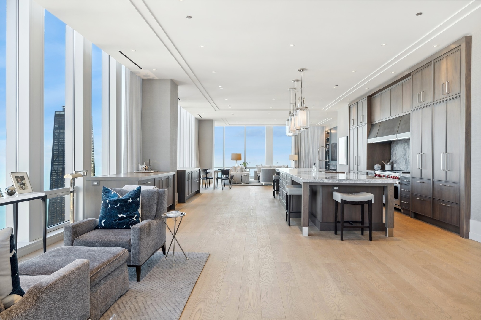14 W Superior Street Unit: 6900