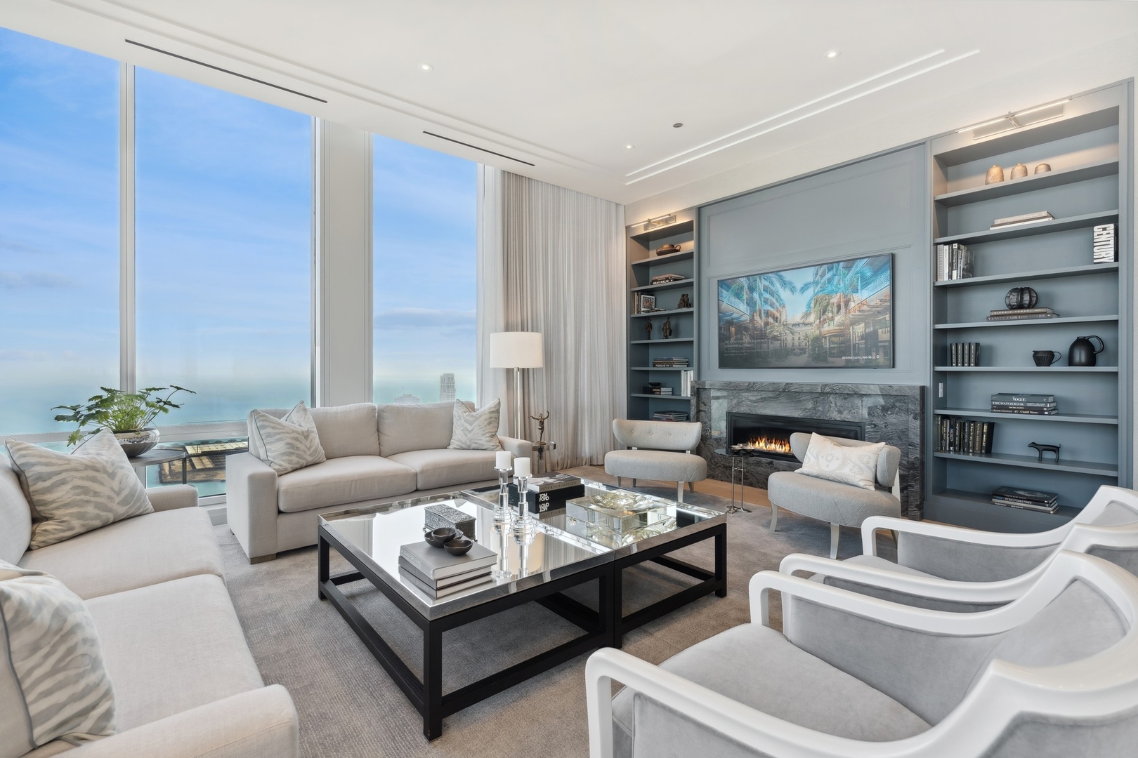 14 W Superior Street Unit: 6900