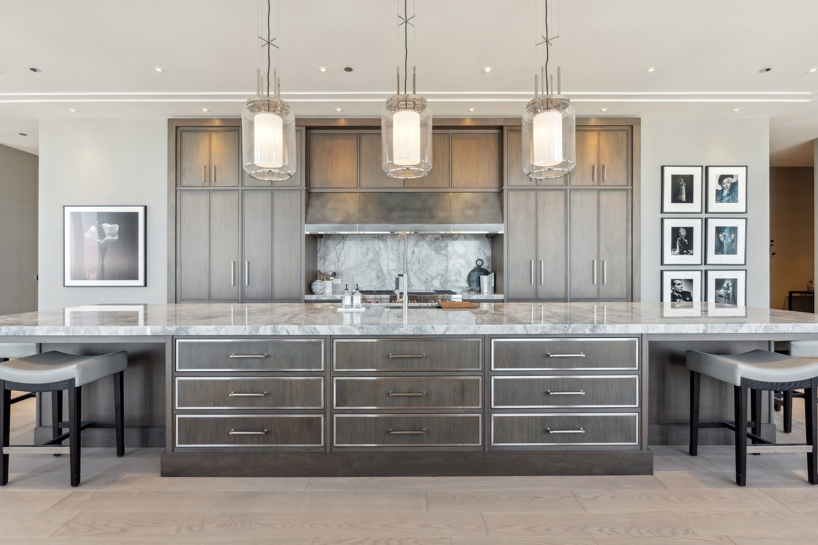 14 W Superior Street Unit: 6900