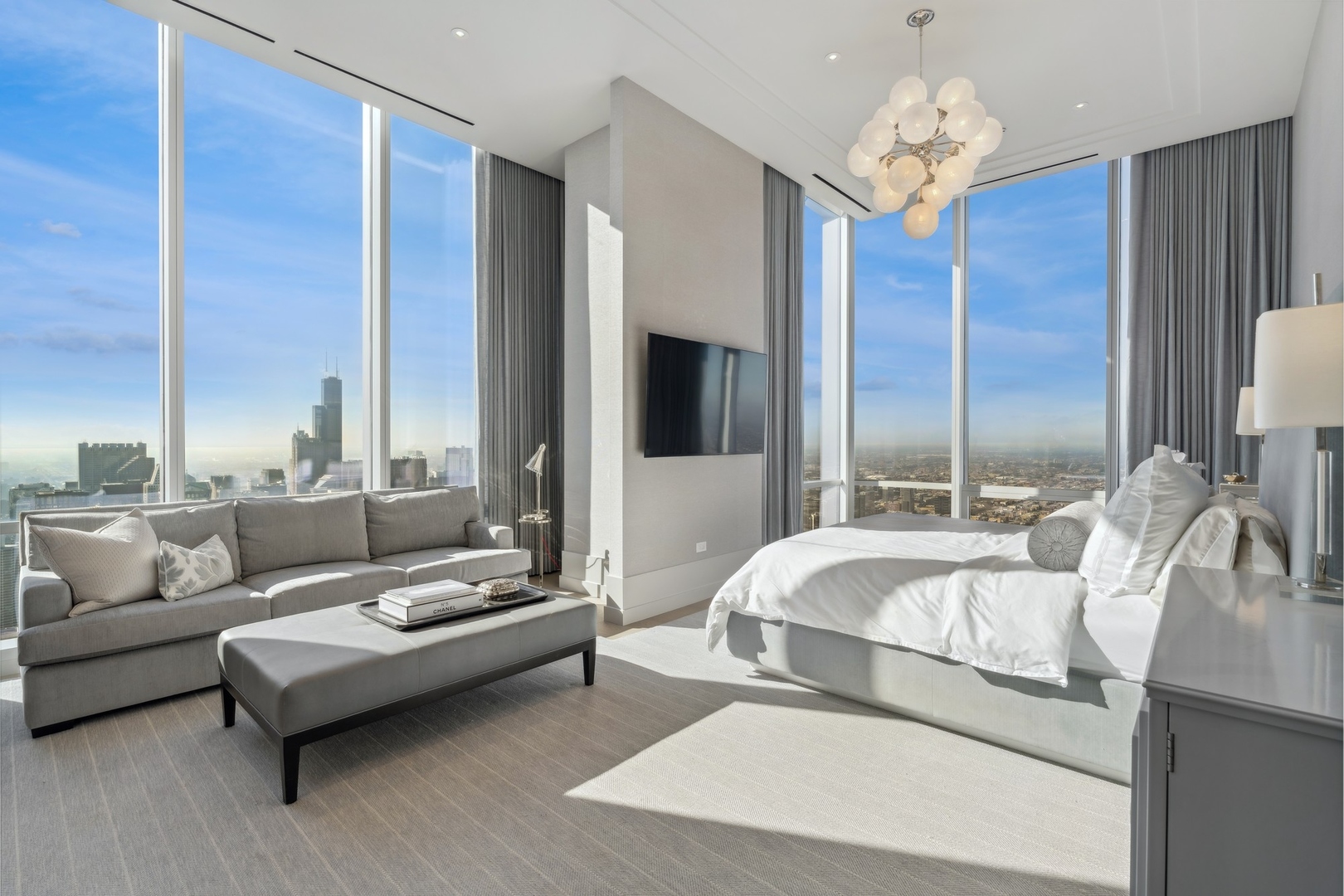 14 W Superior Street Unit: 6900