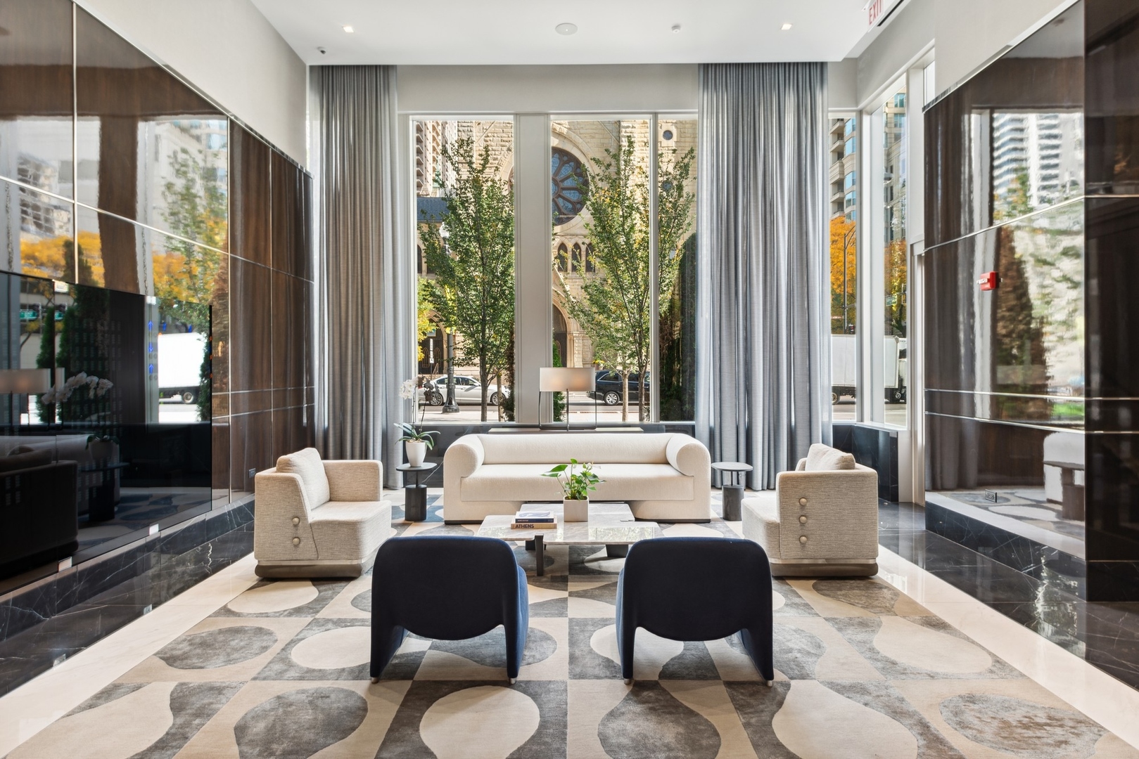 14 W Superior Street Unit: 6900