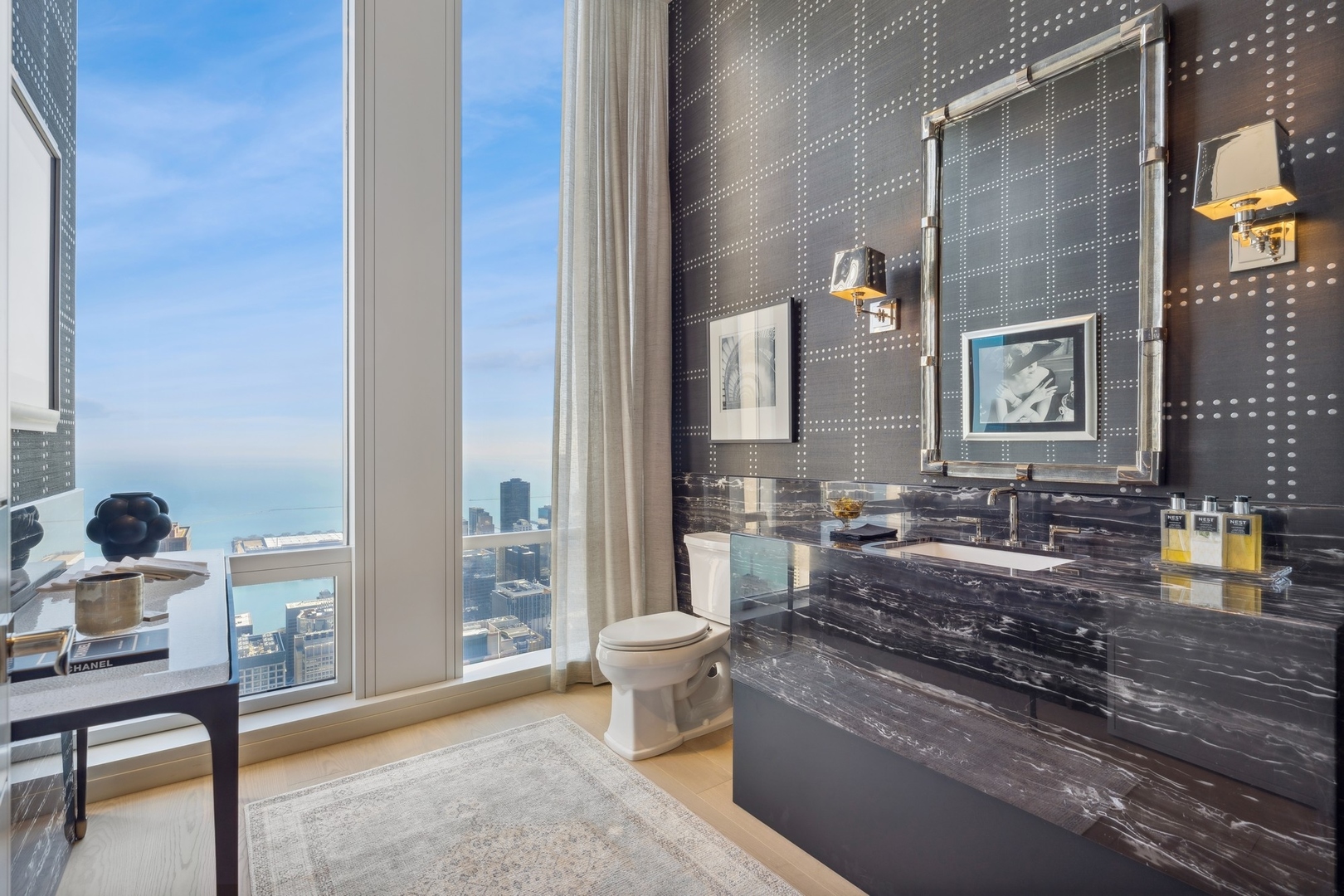 14 W Superior Street Unit: 6900