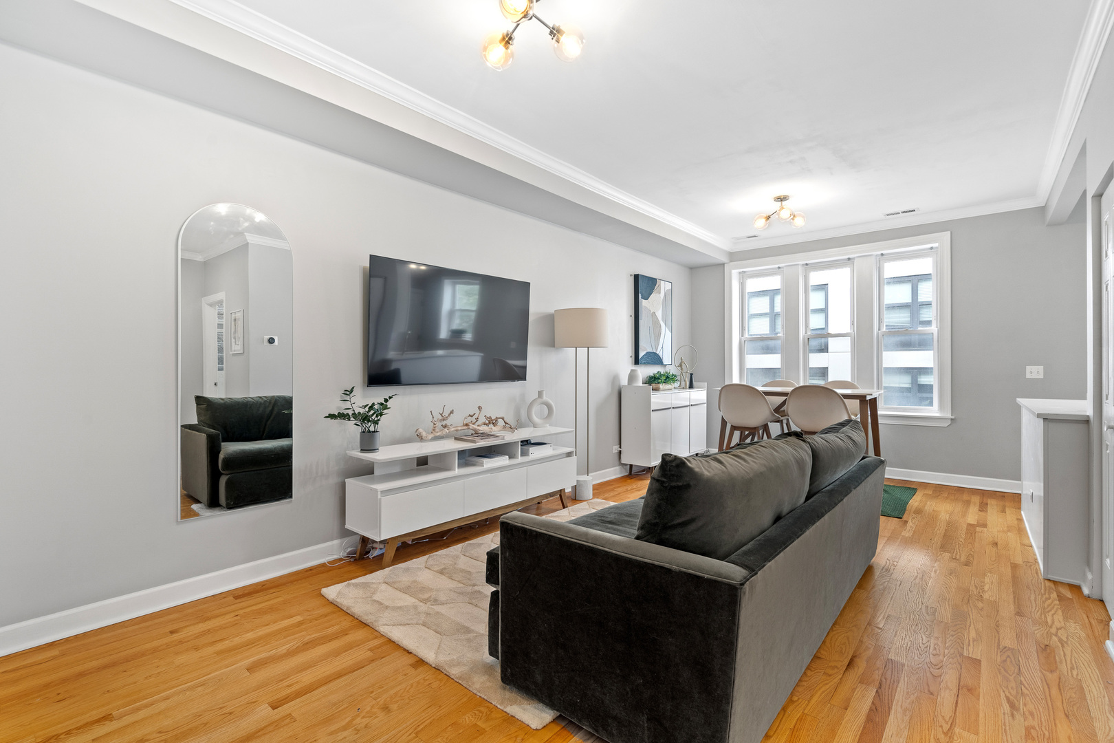 532 W Belmont Avenue Unit: 2N