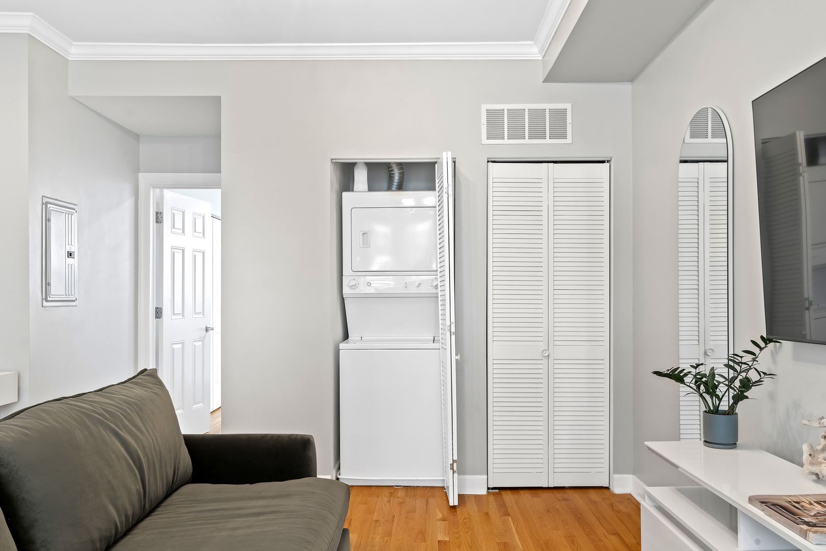 532 W Belmont Avenue Unit: 2N