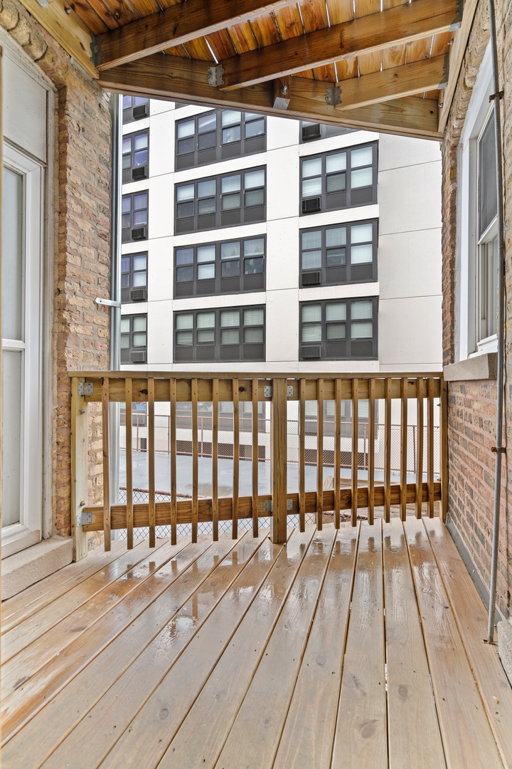 532 W Belmont Avenue Unit: 2N