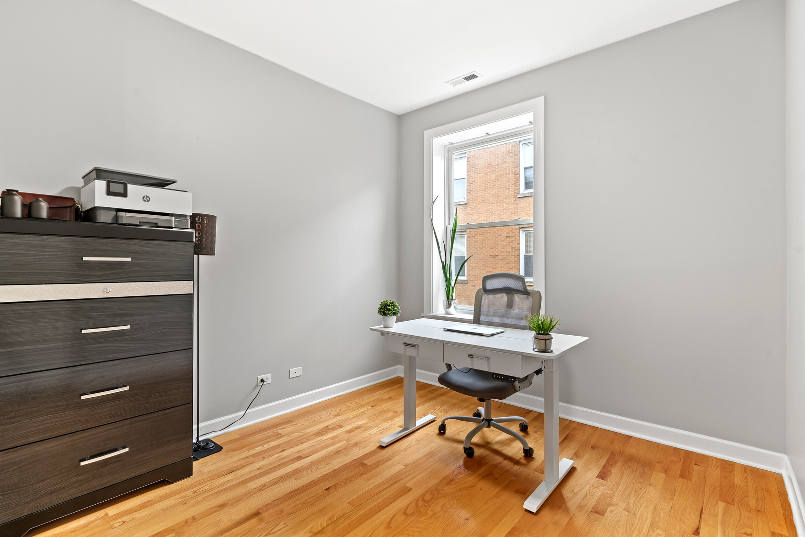532 W Belmont Avenue Unit: 2N