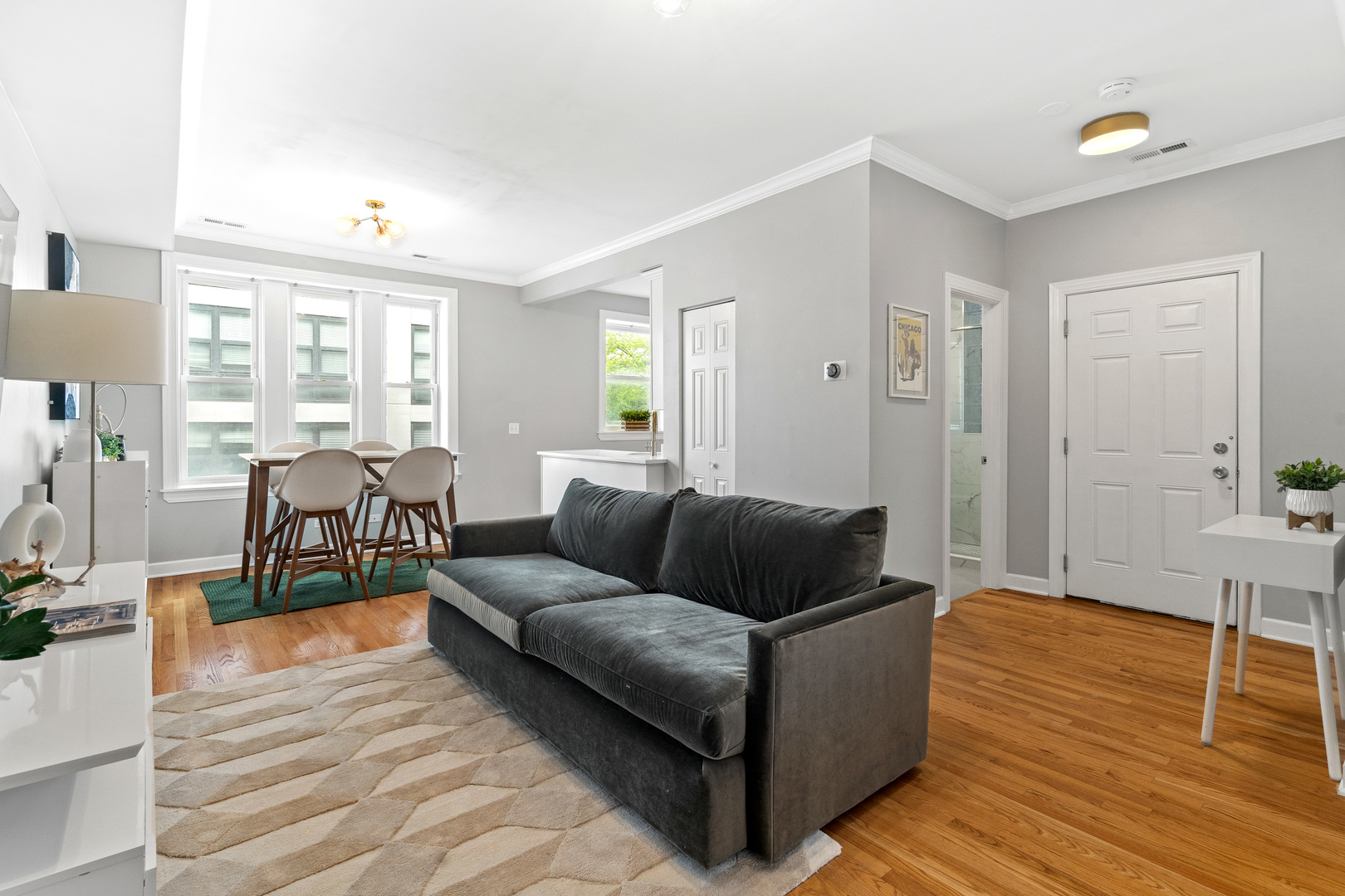 532 W Belmont Avenue Unit: 2N