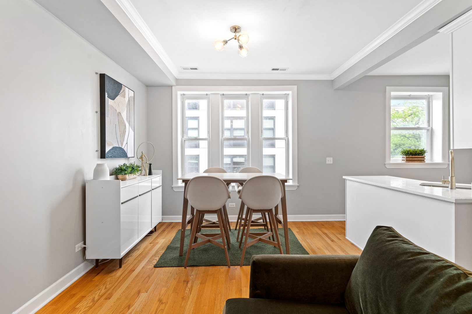 532 W Belmont Avenue Unit: 2N
