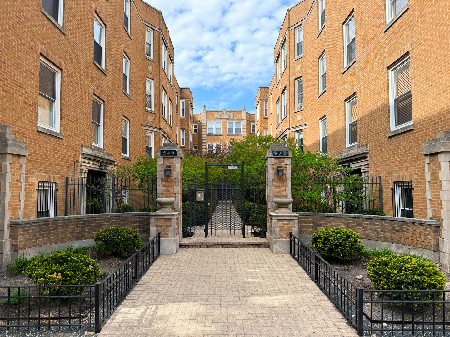532 W Belmont Avenue Unit: 2N