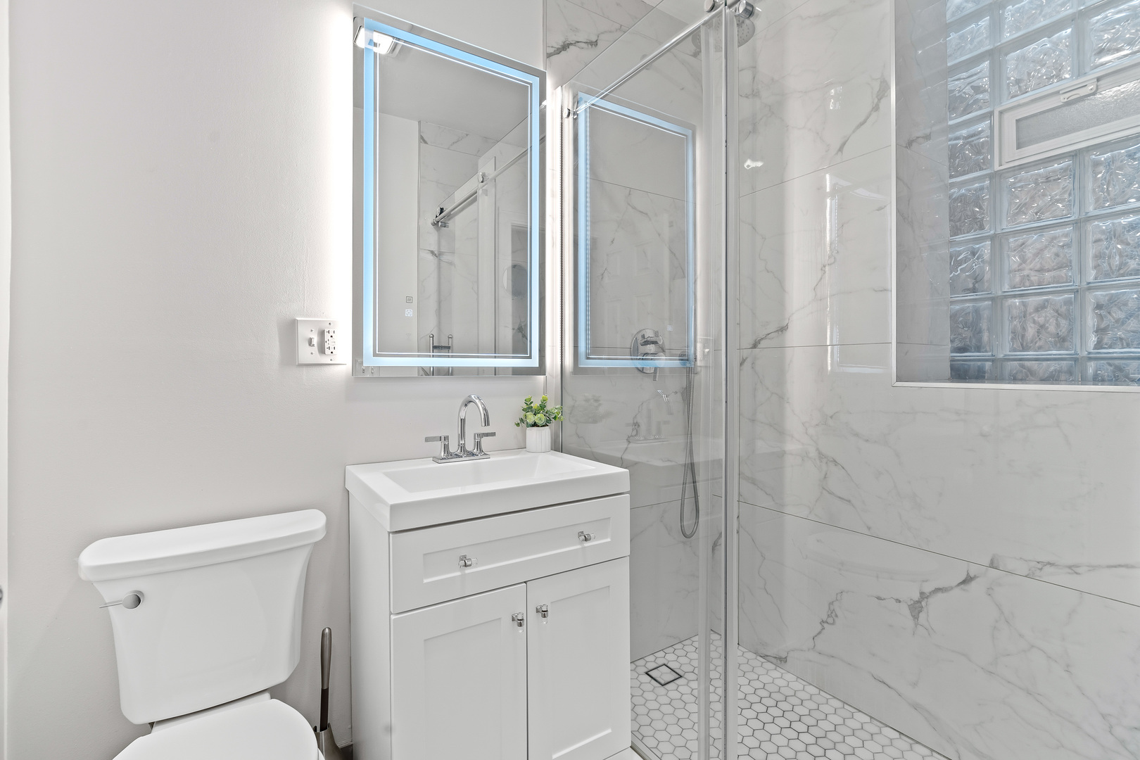 532 W Belmont Avenue Unit: 2N