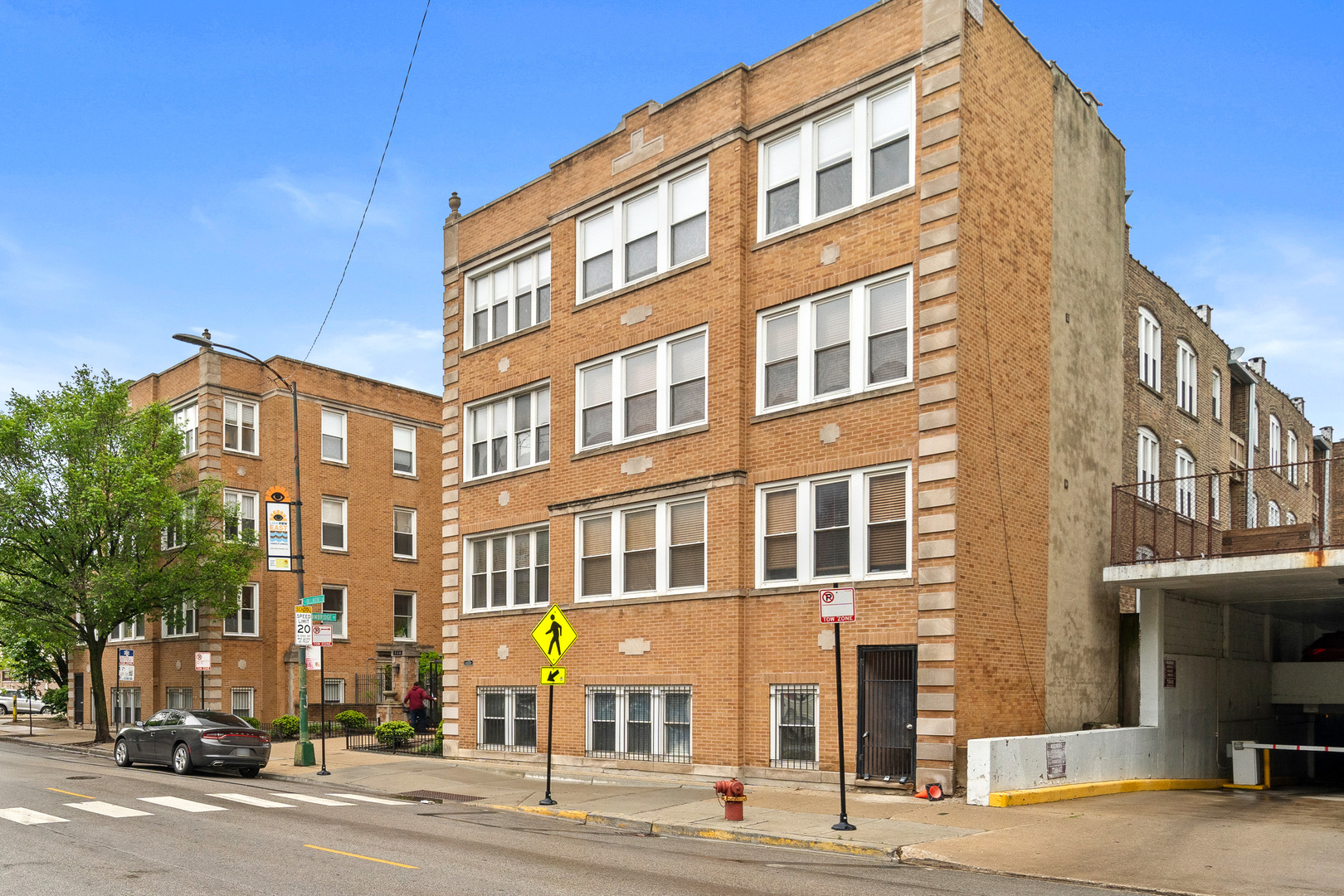 532 W Belmont Avenue Unit: 2N
