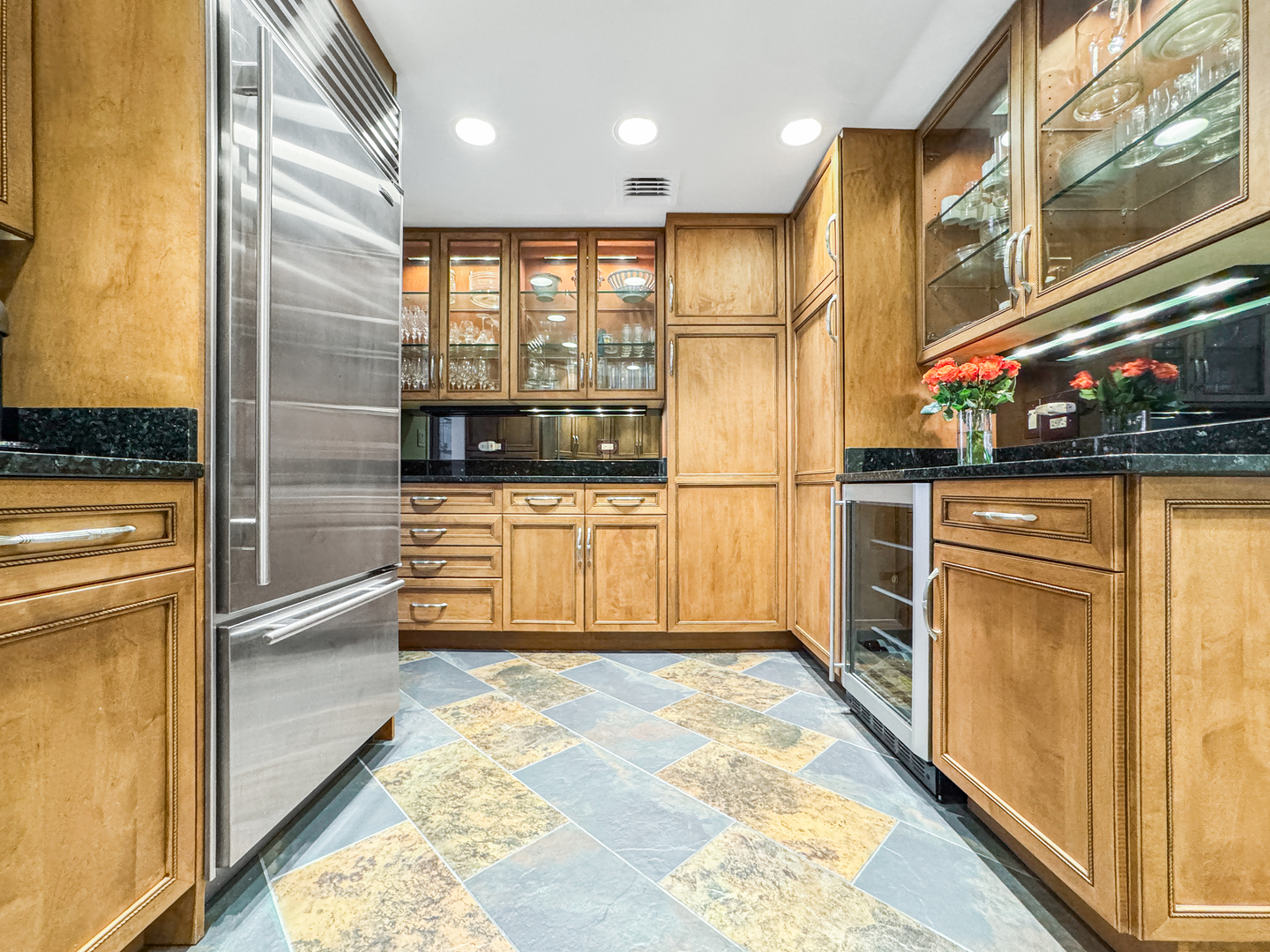 990 N Lake Shore Drive Unit: 25A